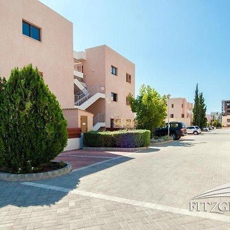 1 Bedroom Garden Flat, Sleeps 4 Пафос Екстериор снимка