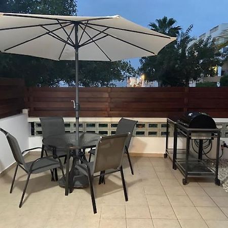 1 Bedroom Garden Flat, Sleeps 4 Пафос Екстериор снимка