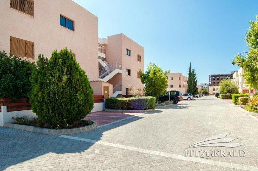 1 Bedroom Garden Flat, Sleeps 4 Пафос Екстериор снимка
