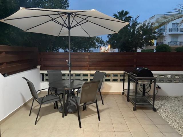 1 Bedroom Garden Flat, Sleeps 4 Пафос Екстериор снимка