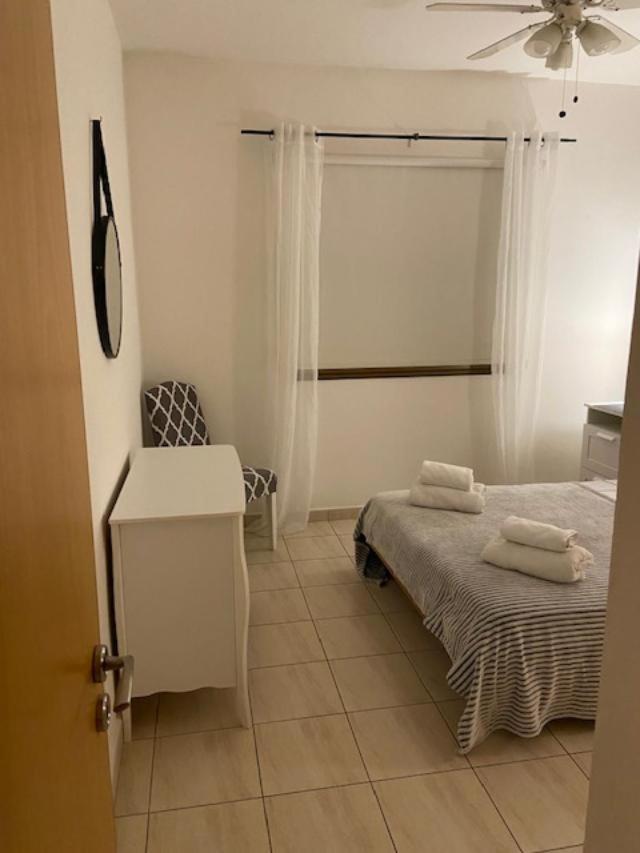 1 Bedroom Garden Flat, Sleeps 4 Пафос Екстериор снимка