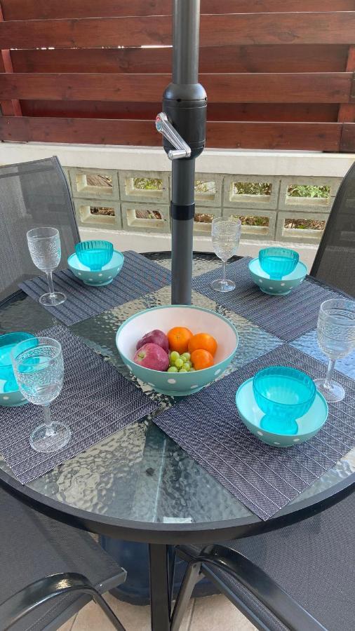 1 Bedroom Garden Flat, Sleeps 4 Пафос Екстериор снимка