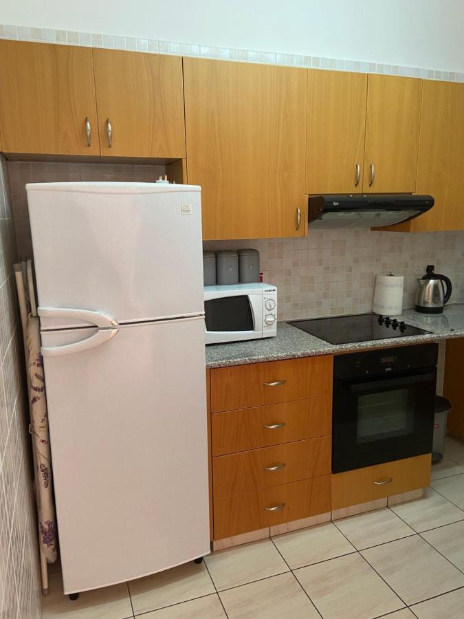 1 Bedroom Garden Flat, Sleeps 4 Пафос Екстериор снимка