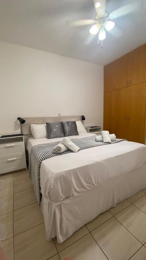 1 Bedroom Garden Flat, Sleeps 4 Пафос Екстериор снимка