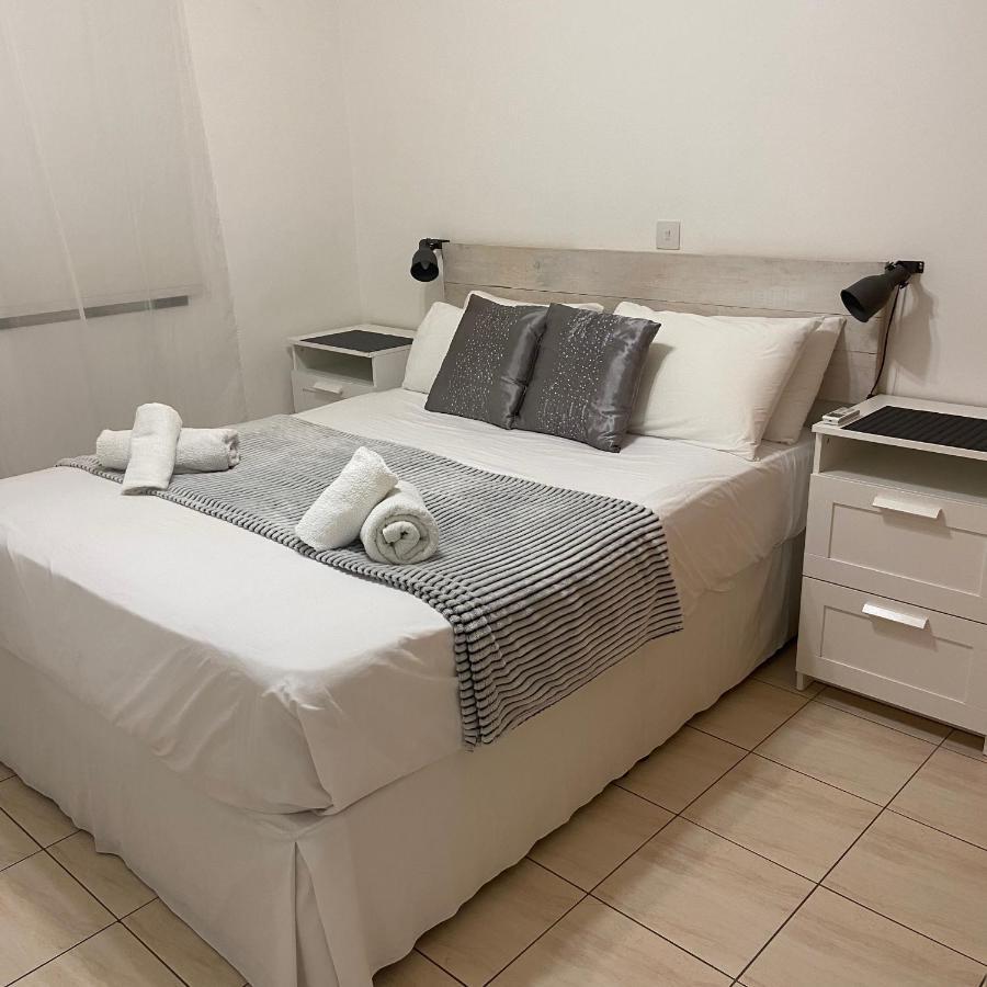1 Bedroom Garden Flat, Sleeps 4 Пафос Екстериор снимка